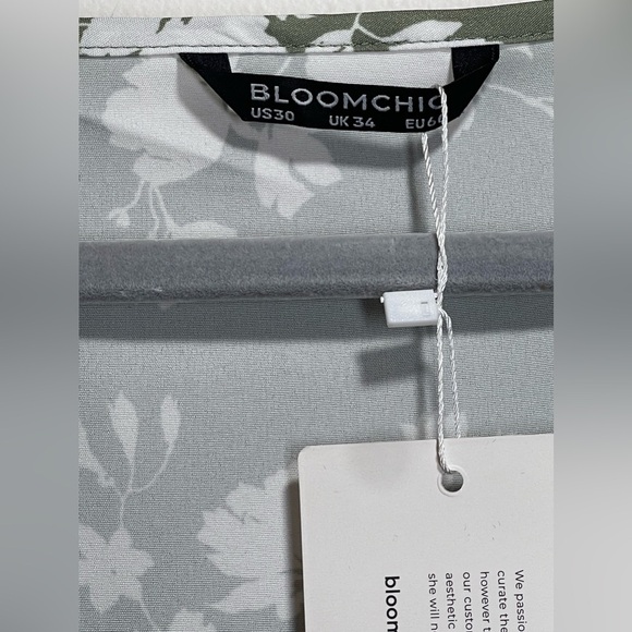 NWT BloomChic Floral Print Short Sleeve V
Neck Midi Dress Size 30 - Picture 4 of 7